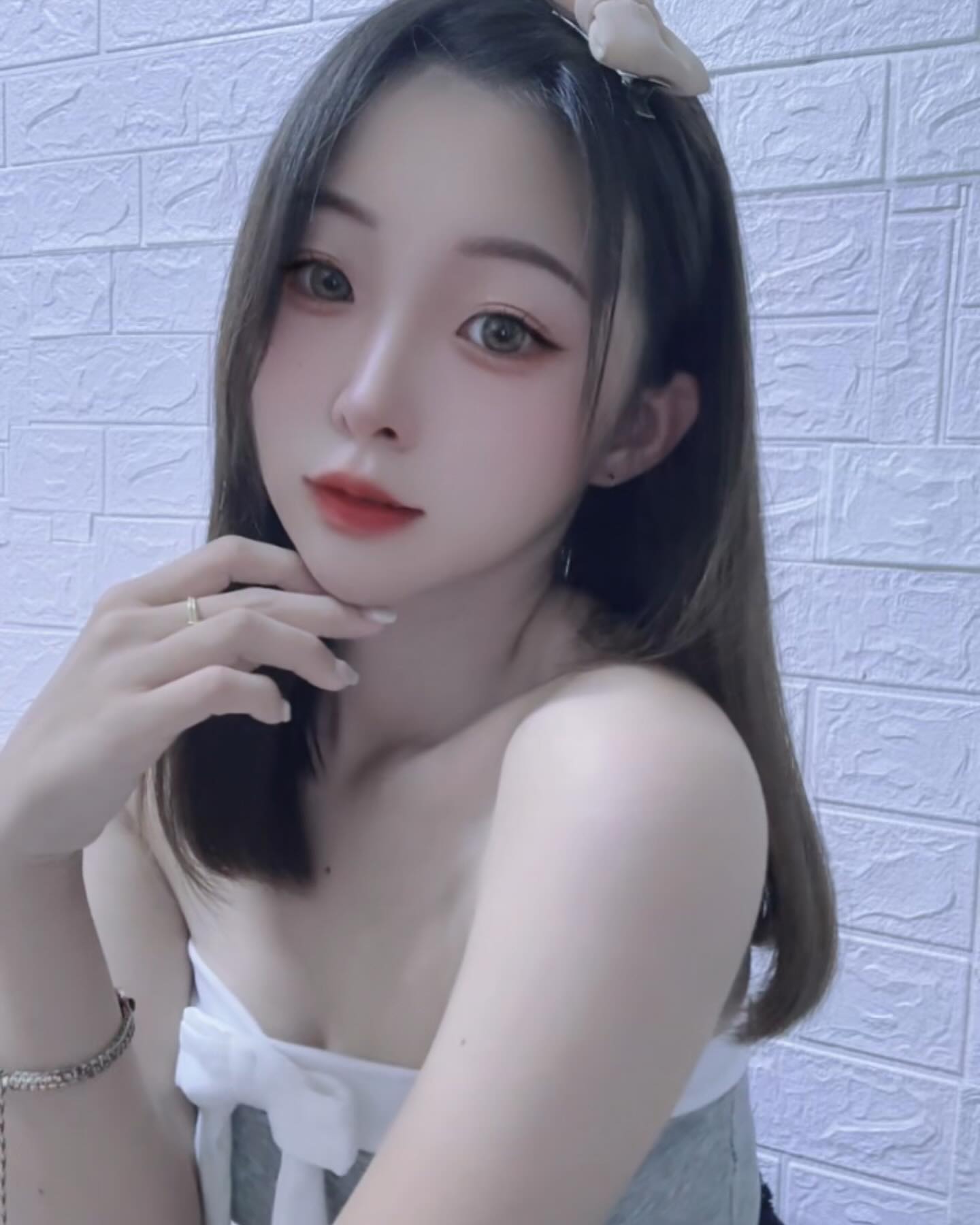 High-colour goddess