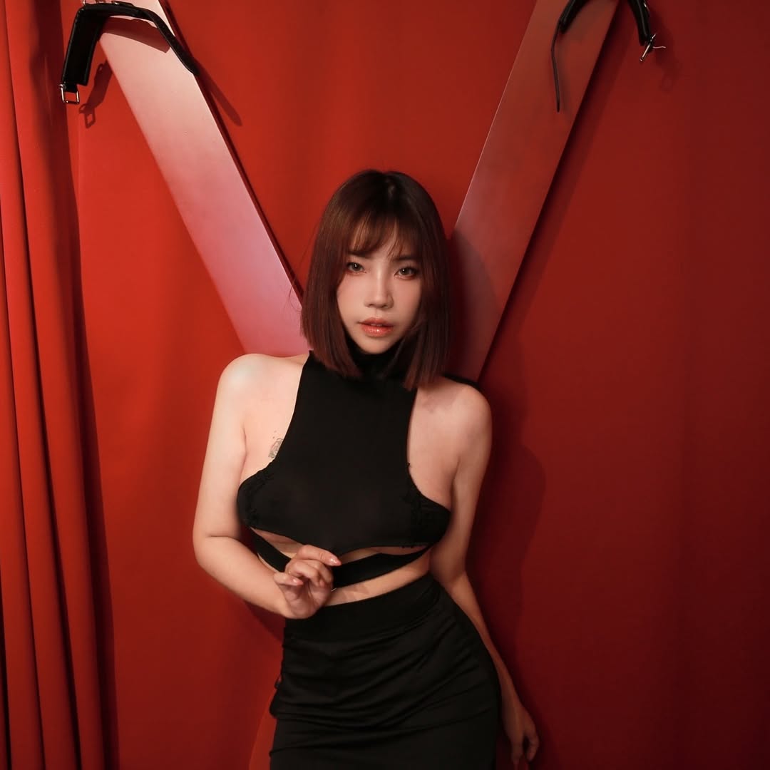 魅惑電眼「葆葆女王」白皙美體 擄獲網友芳心-第1章-图片4