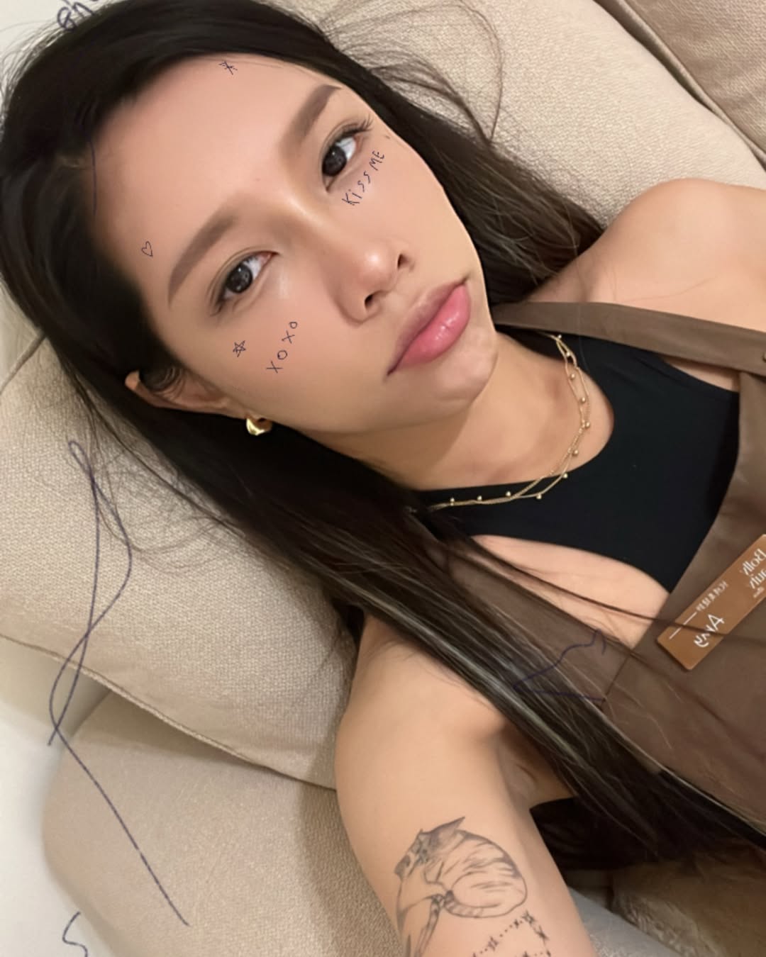 Beautiful “Emmy” looks at her skin.-第1章-图片15