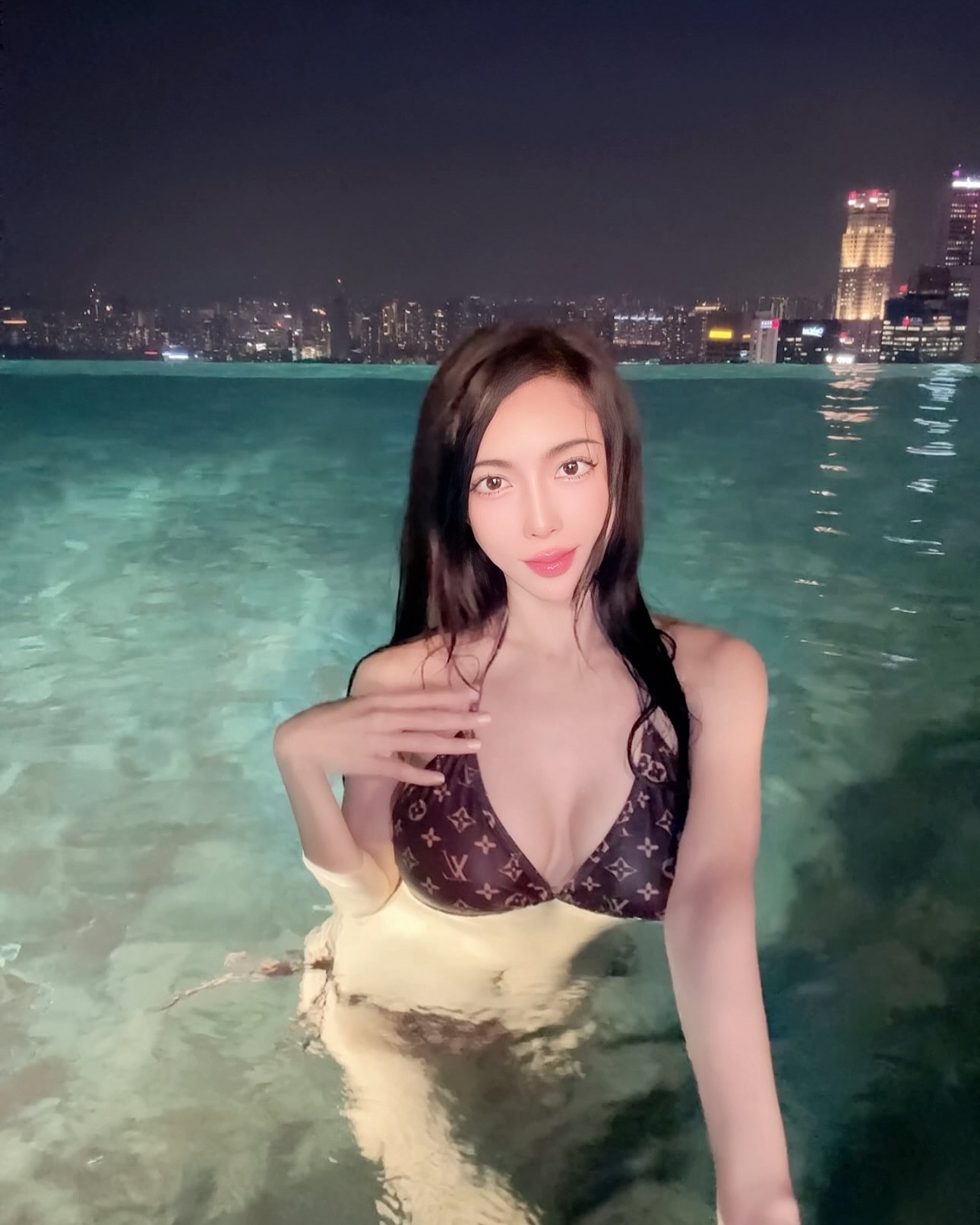 「林米可」女王般的氣質 細腰爆乳-第1章-图片1