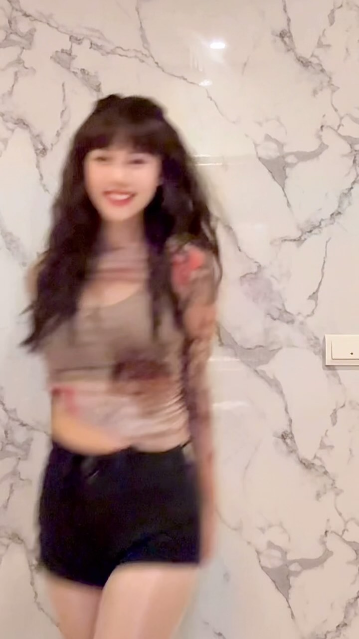 「Abby_林夏蕾」女王般的氣質 細腰爆乳-第1章-图片3