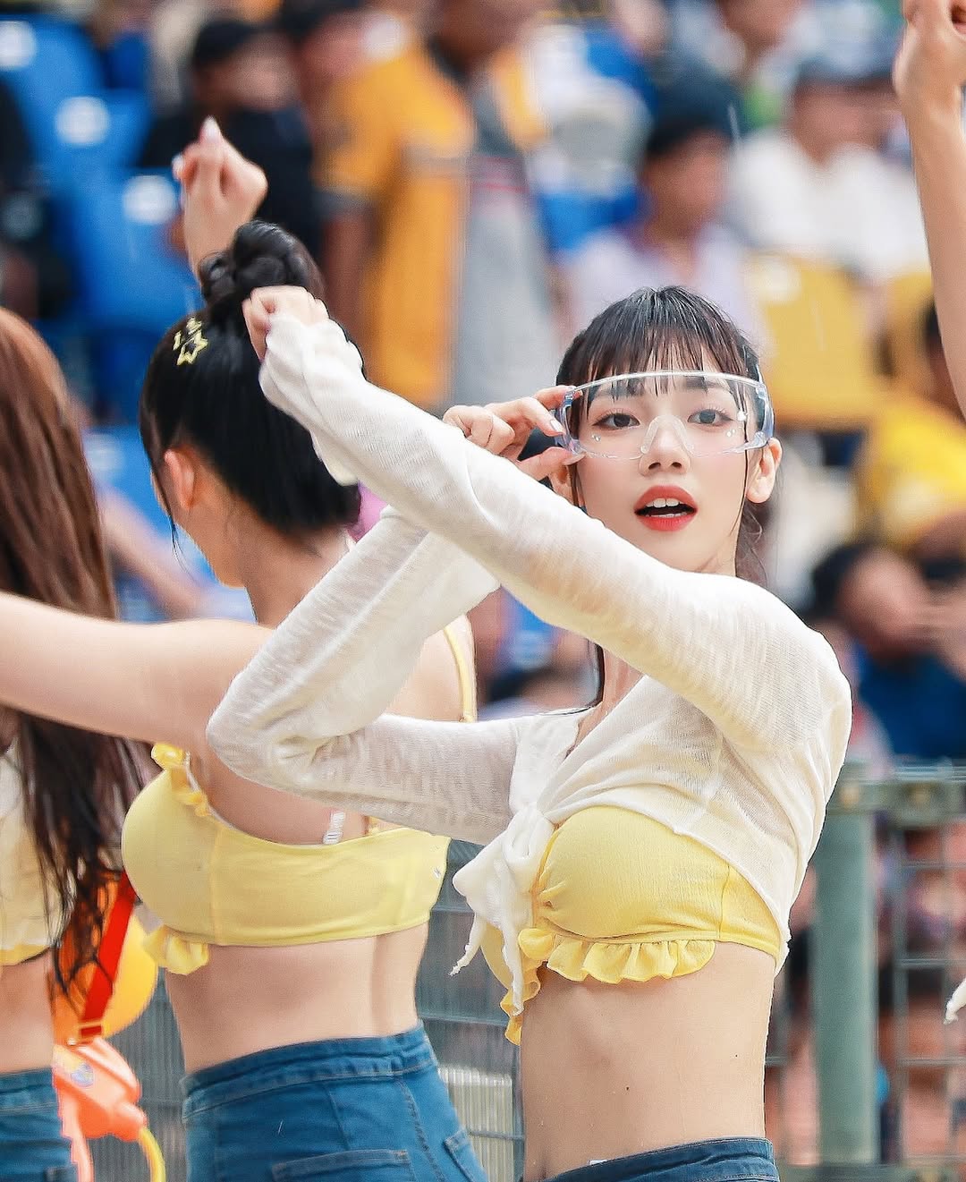 「Abby_林夏蕾」女王般的氣質 細腰爆乳-第1章-图片24
