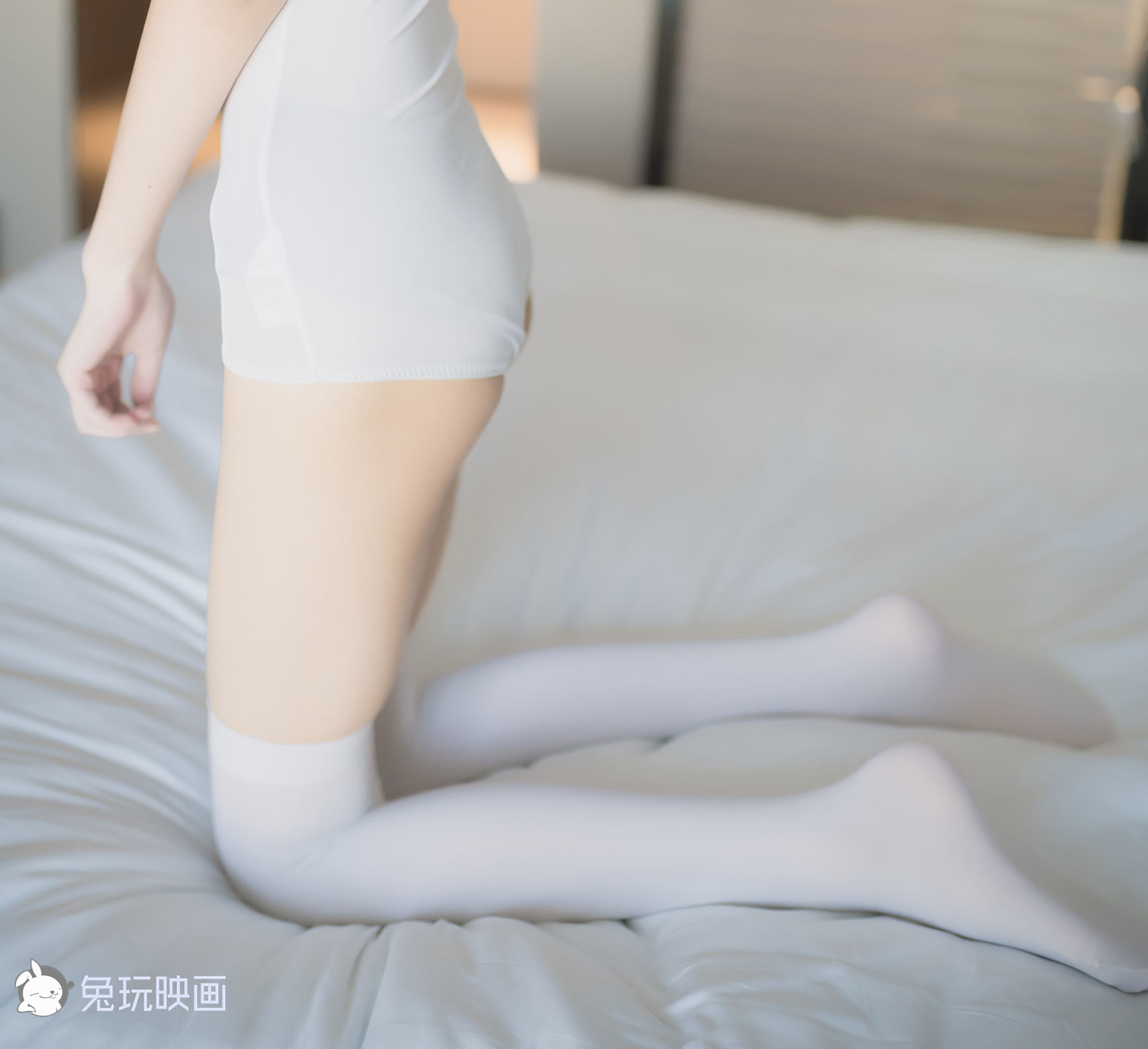 Painting with double white swimsuit socks.-第1章-图片7