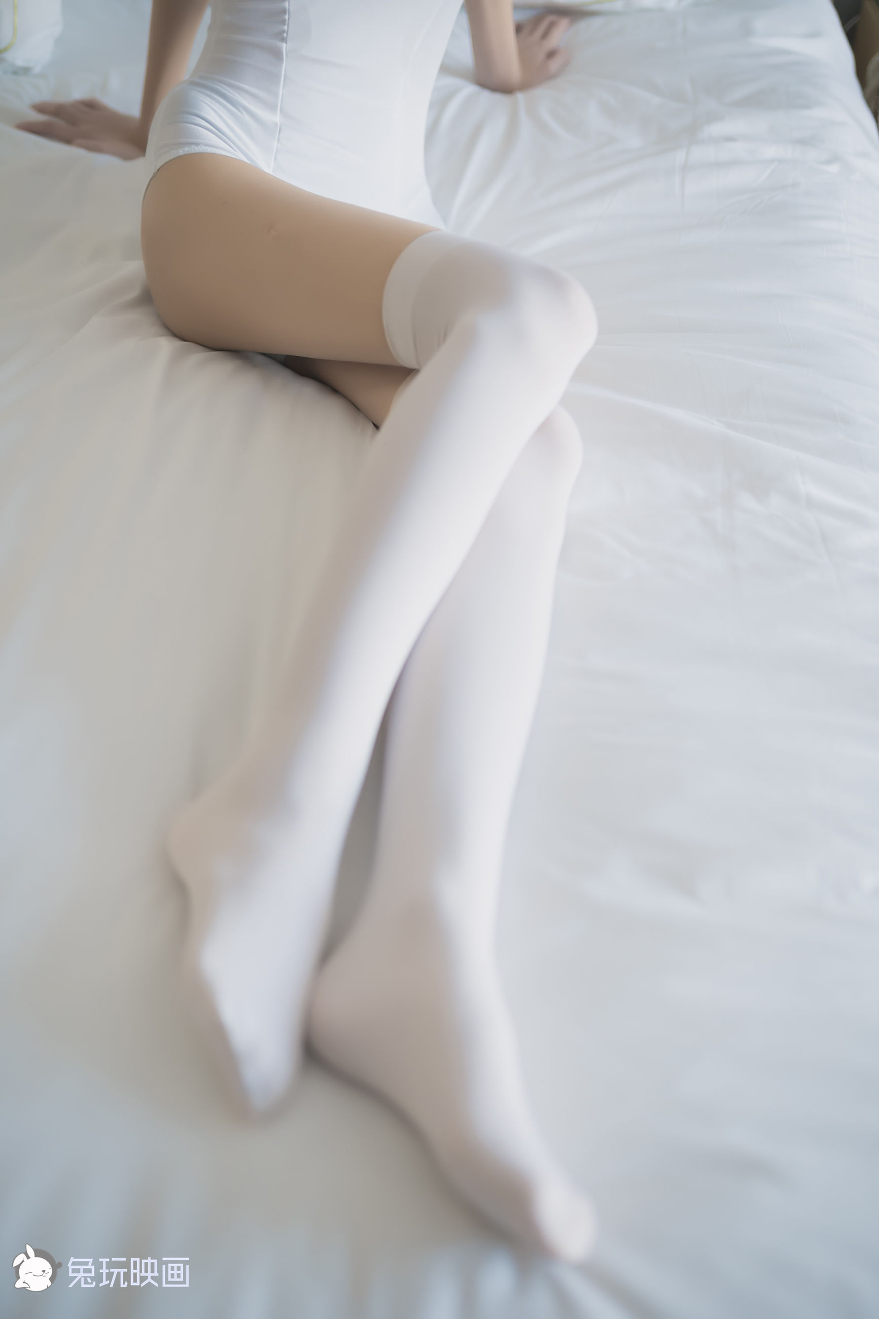 Painting with double white swimsuit socks.-第1章-图片33