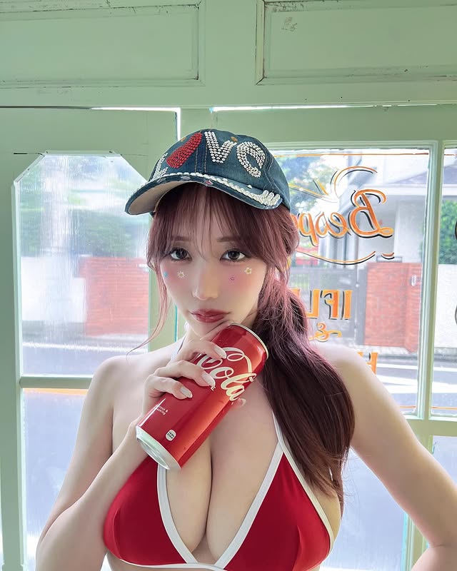 前AV女神小宵虎南穿黑色蕾絲內衣逛超市!網友:這是購物還是時尚秀?-第1章-图片3