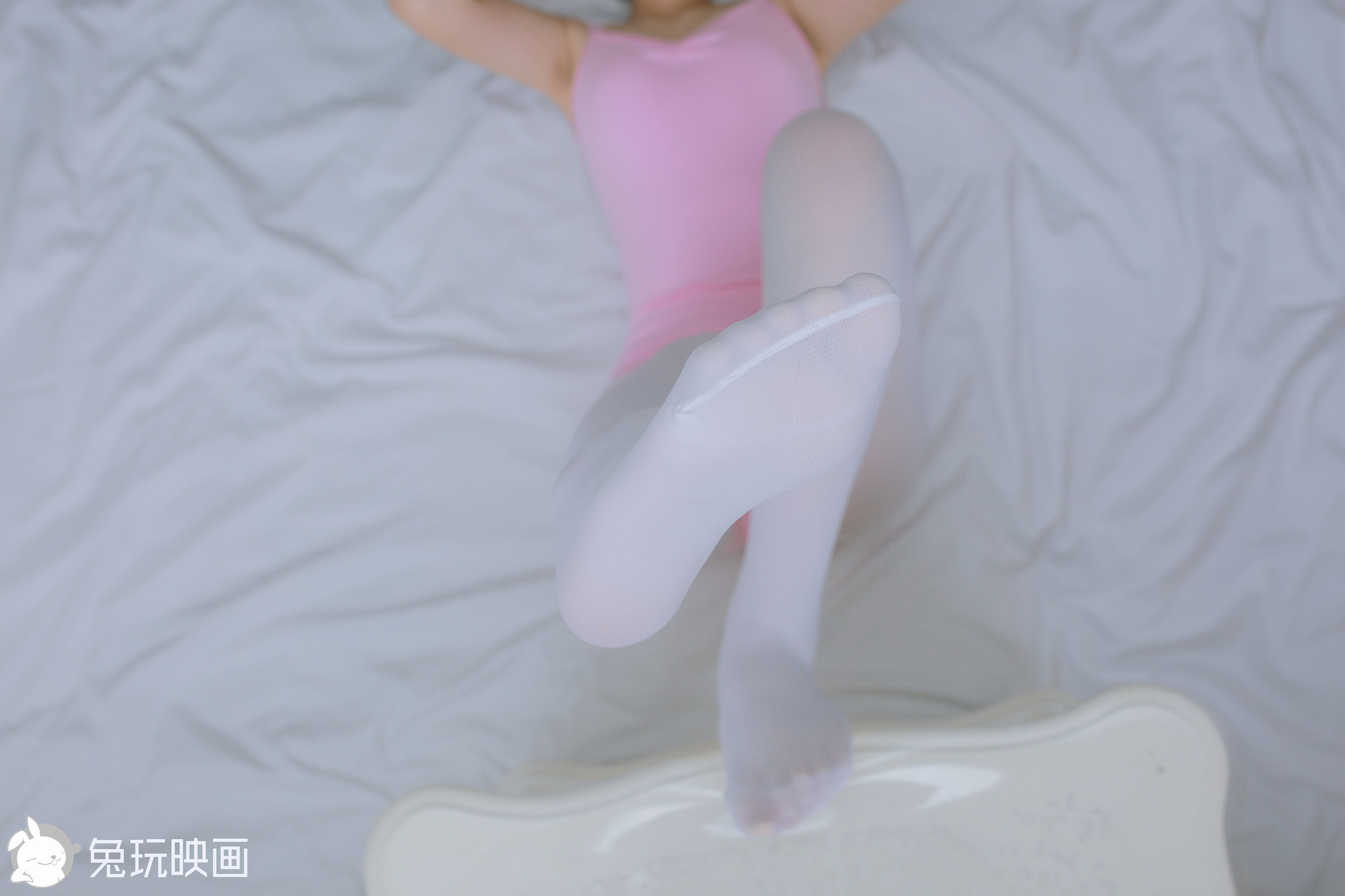 Camisetas blancas con vestido de baile rosa.-第1章-图片36