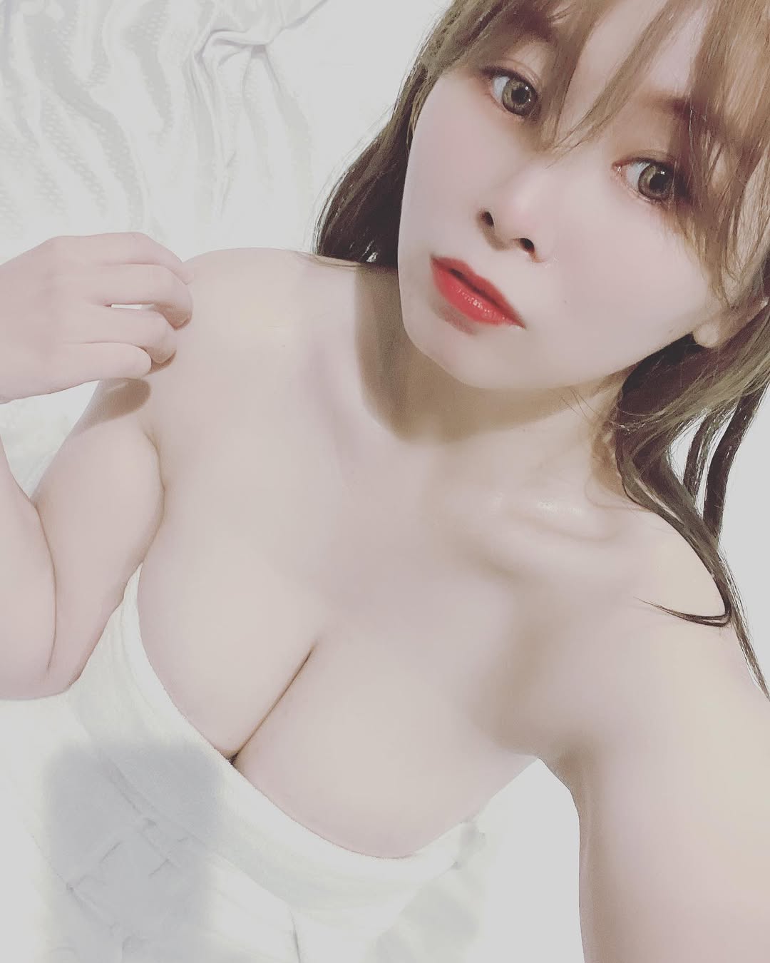 「筱曖」雙乳彈出 色氣曲線-第1章-图片2