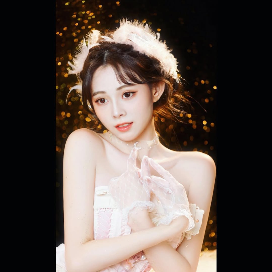 「筱曖」雙乳彈出 色氣曲線-第1章-图片22