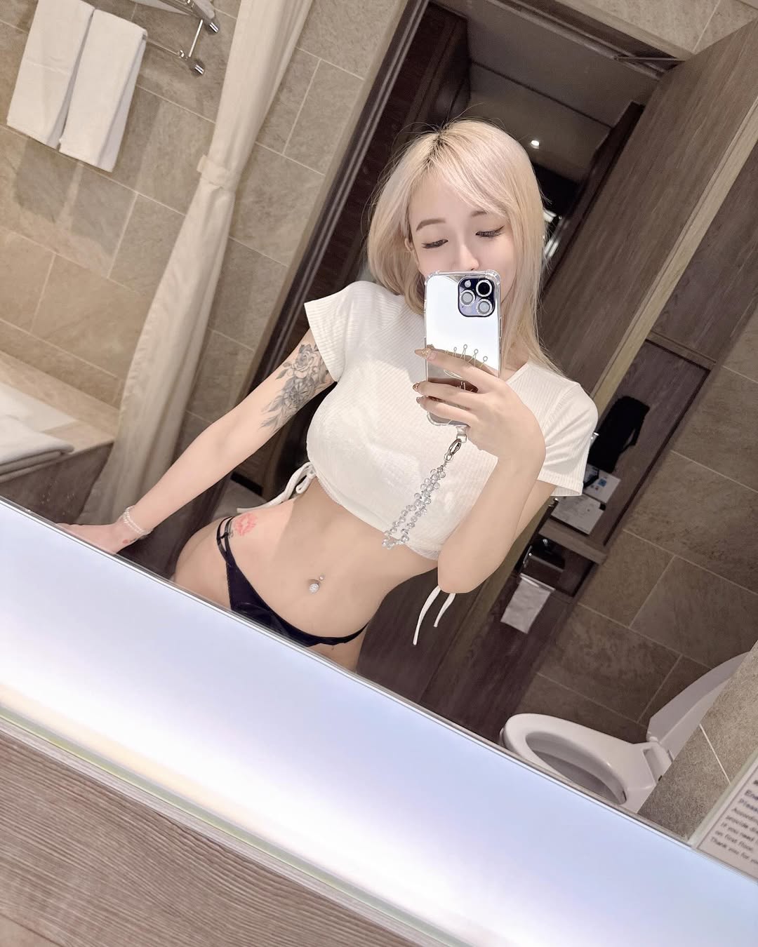 「Lan_Xin_Yu」展現飽滿火辣身材 無懈可擊-第1章-图片3