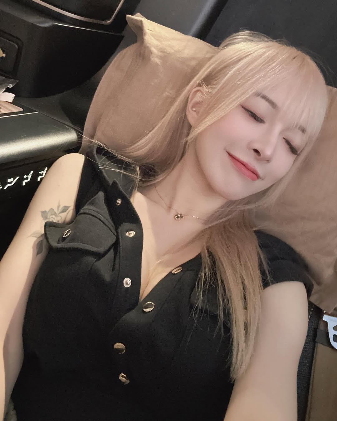 「Lan_Xin_Yu」展現飽滿火辣身材 無懈可擊-第1章-图片14