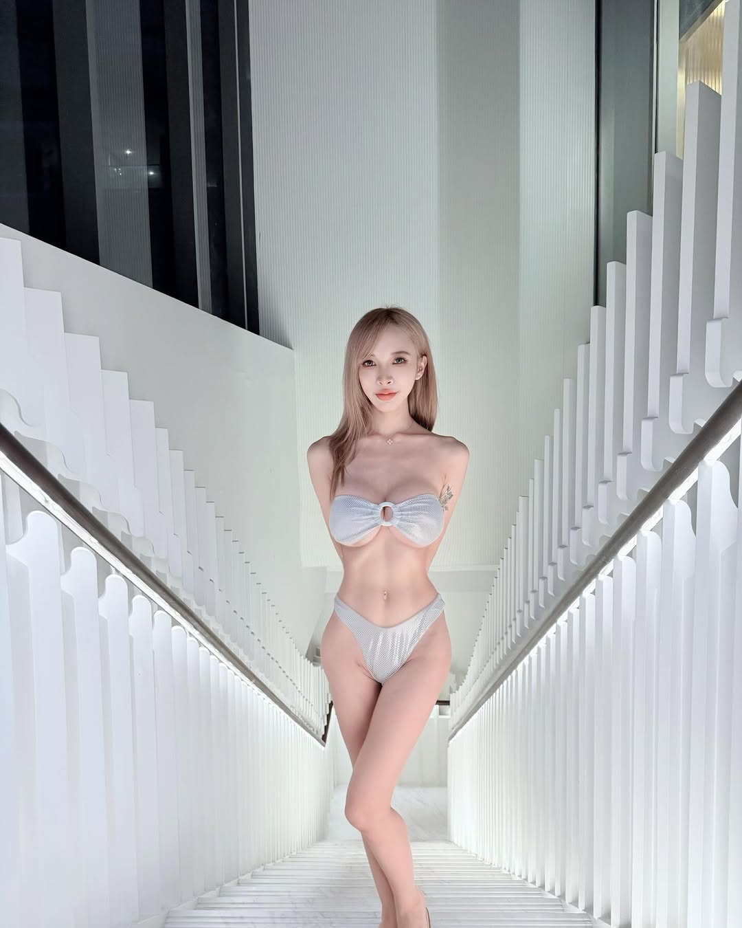 「Lan_Xin_Yu」展現飽滿火辣身材 無懈可擊-第1章-图片21