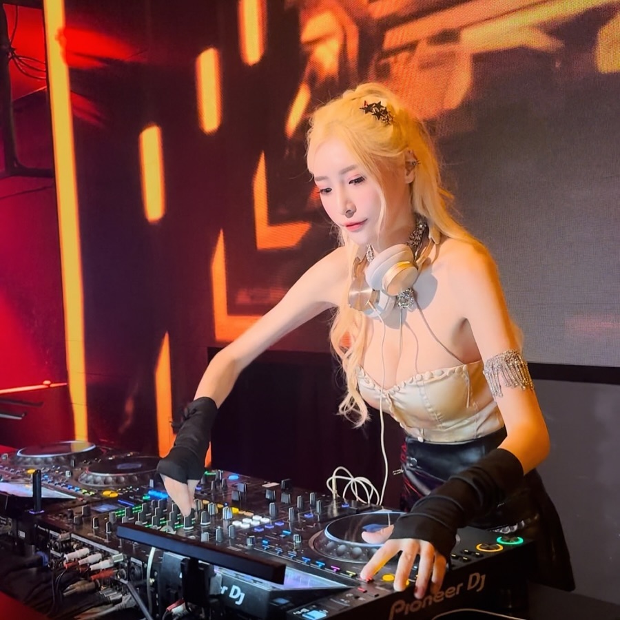 「DJ_XIN_李小星」 若隱若現 擄獲網友芳心-第1章-图片13