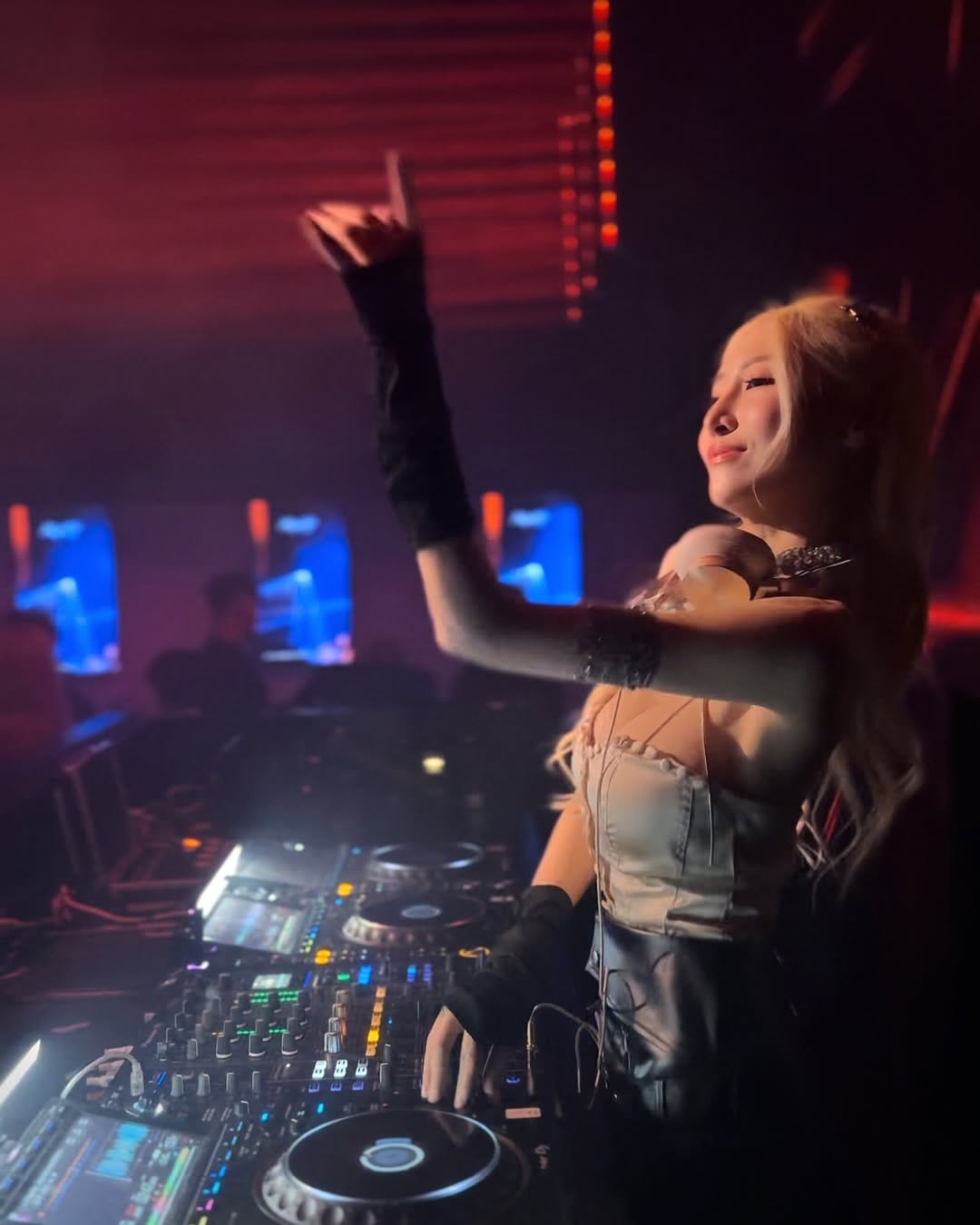 「DJ_XIN_李小星」 若隱若現 擄獲網友芳心-第1章-图片14