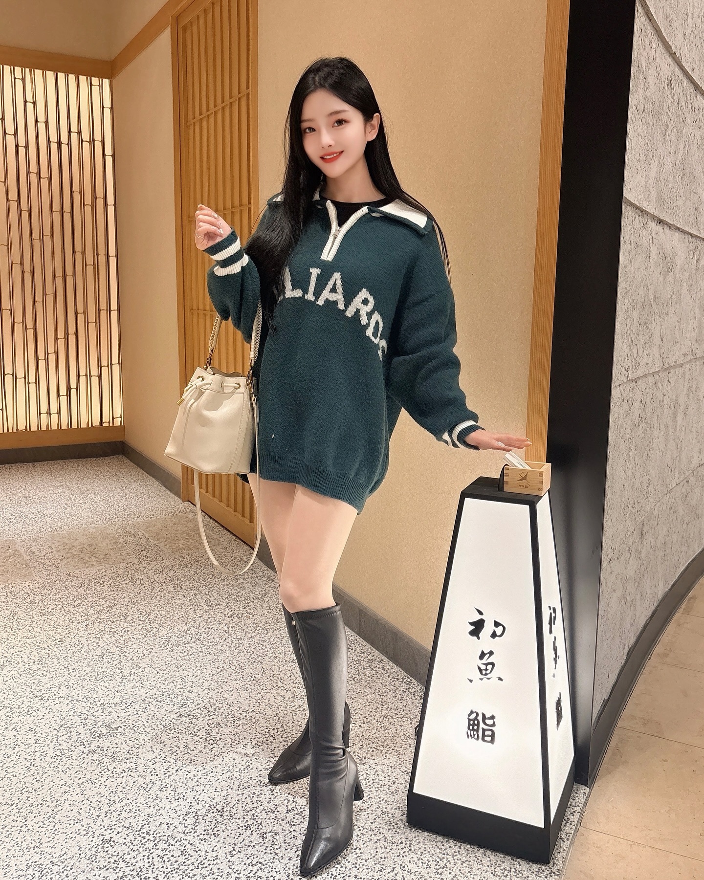 「顏珞熙」 雙乳彈出 色氣曲線看了沒輒