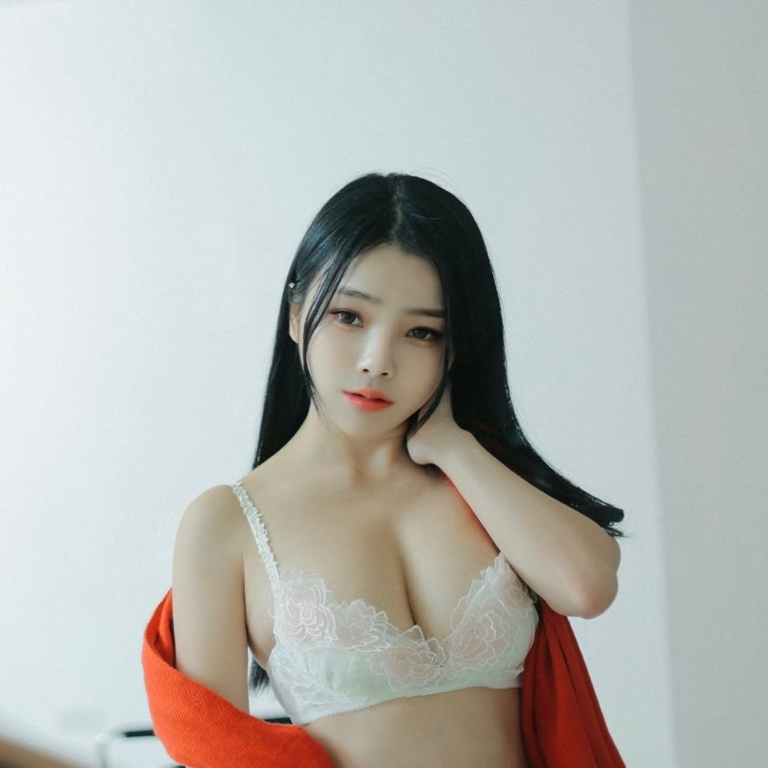 「顏珞熙」 雙乳彈出 色氣曲線看了沒輒-第1章-图片8