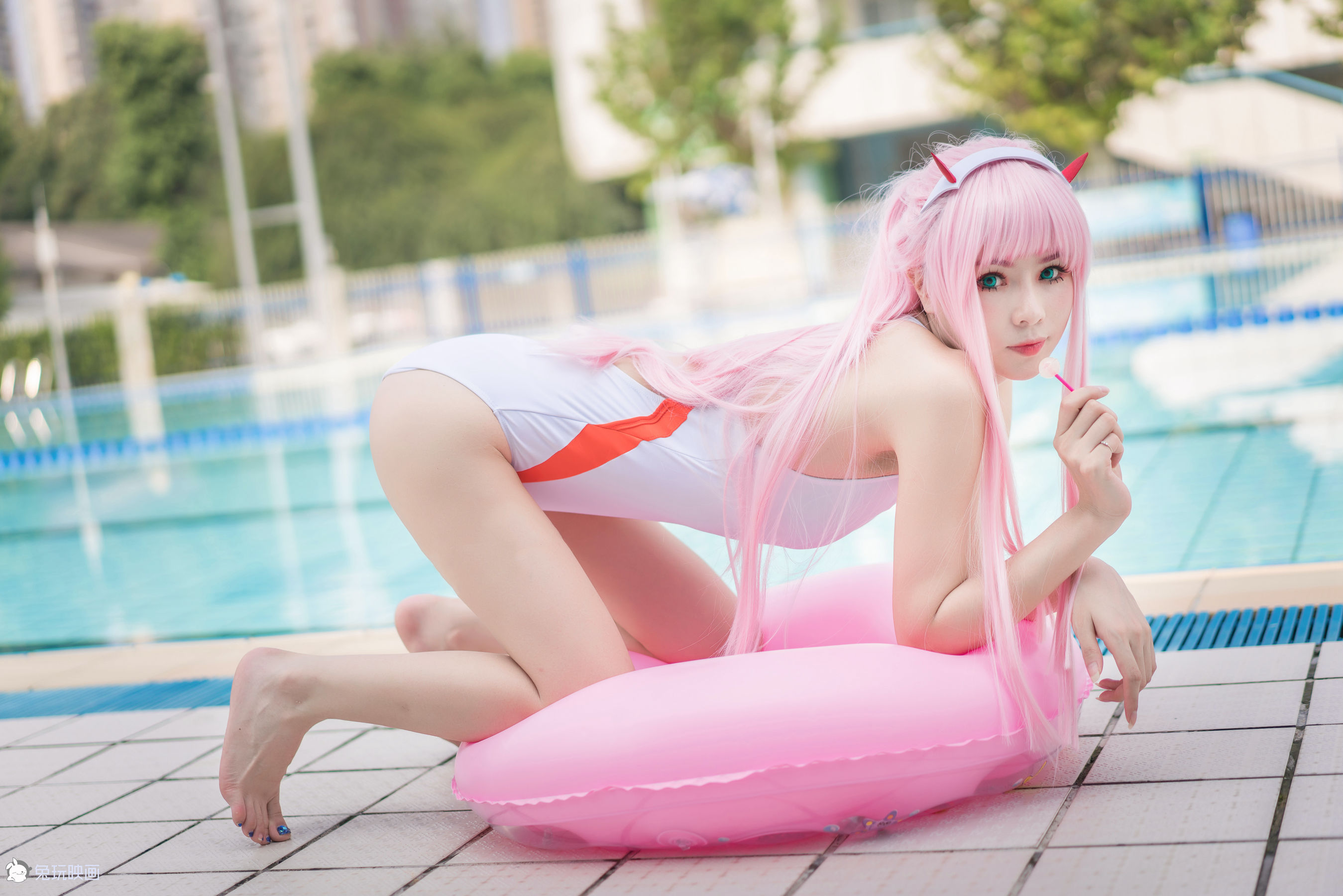 Summer swimsuit at the pool.-第1章-图片14