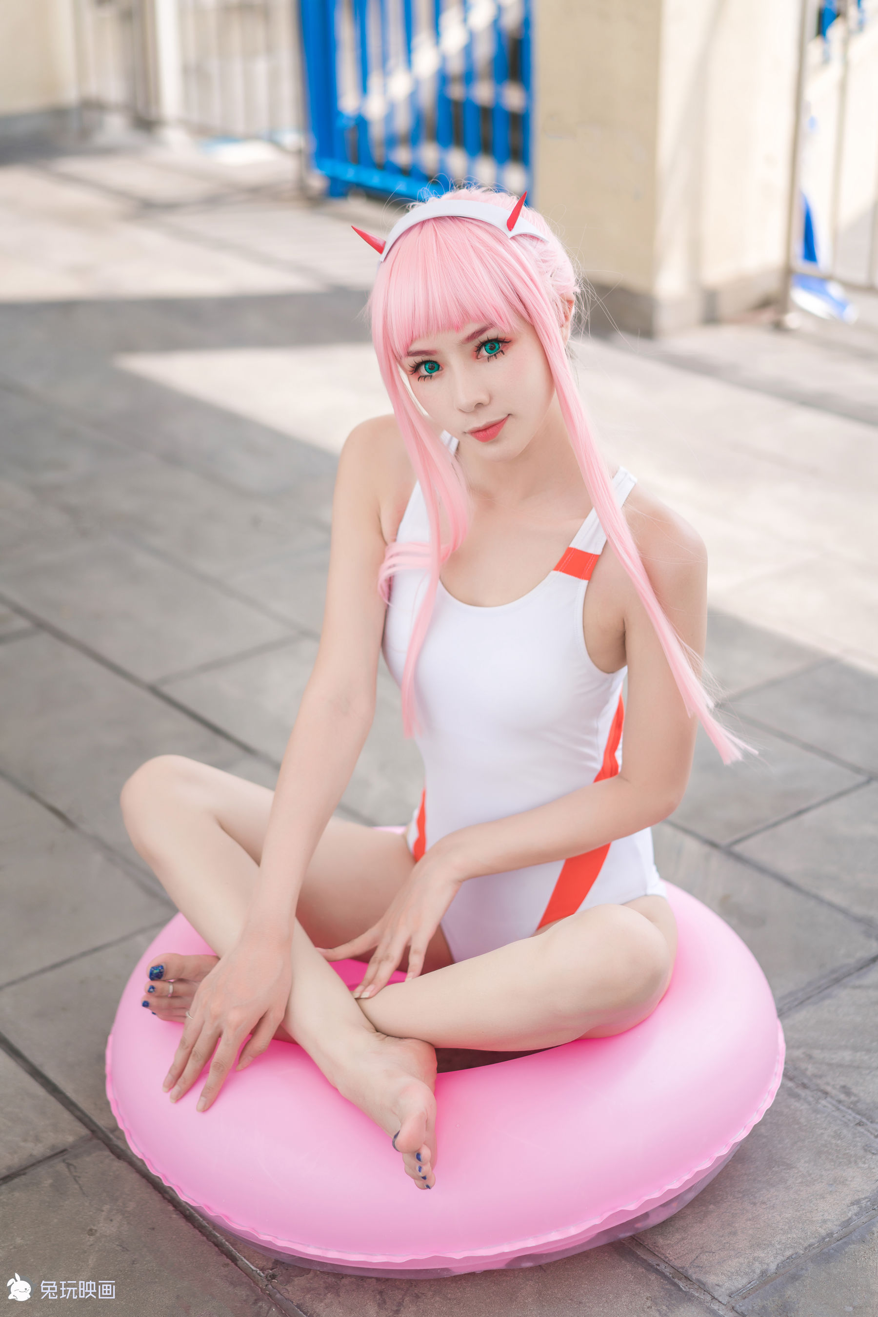 Summer swimsuit at the pool.-第1章-图片32