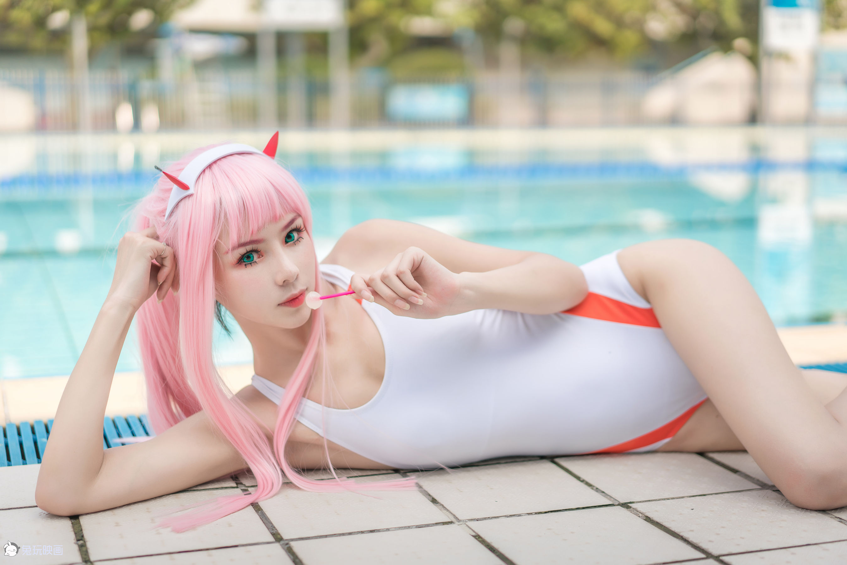 Summer swimsuit at the pool.-第1章-图片34
