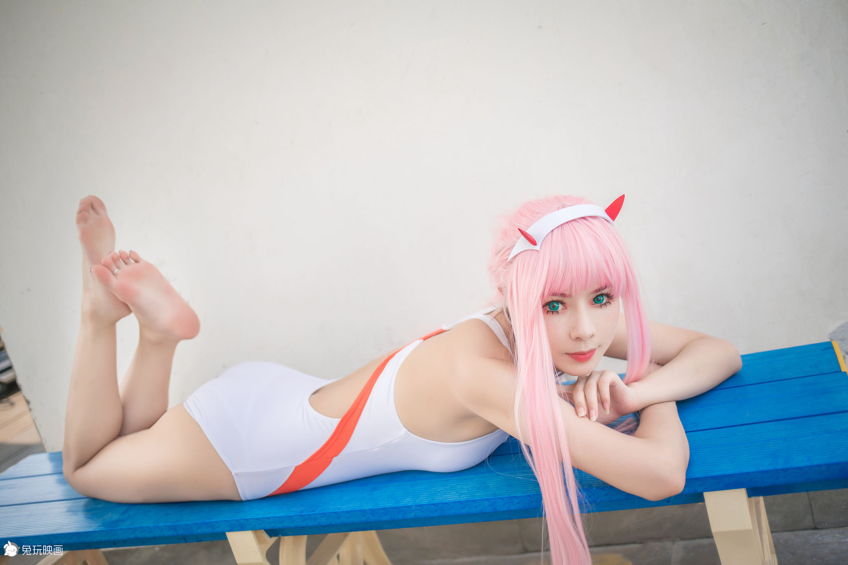 Summer swimsuit at the pool.-第1章-图片36