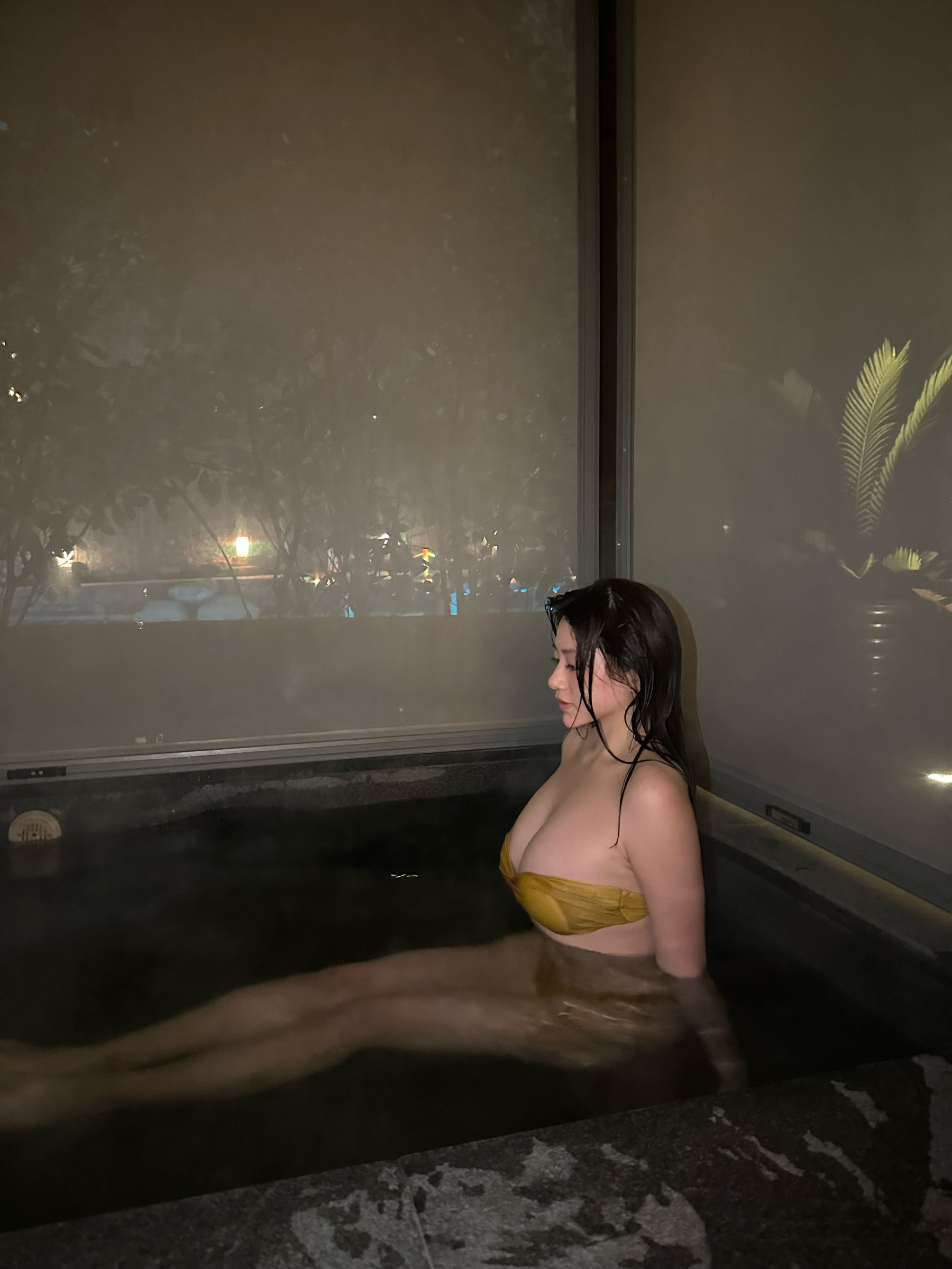 奶寶妹紙 深夜游泳池-第1章-图片5