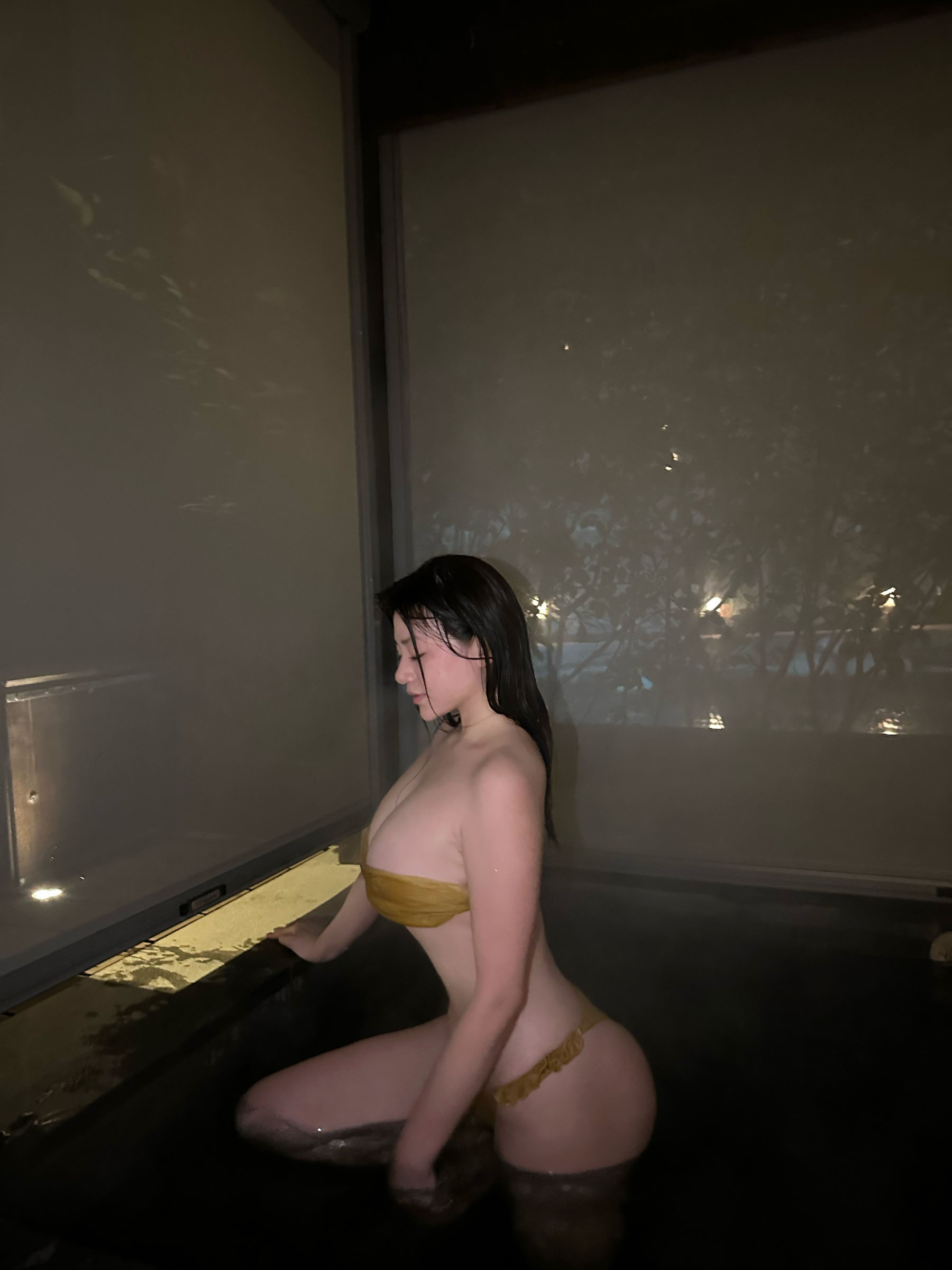 奶寶妹紙 深夜游泳池-第1章-图片13