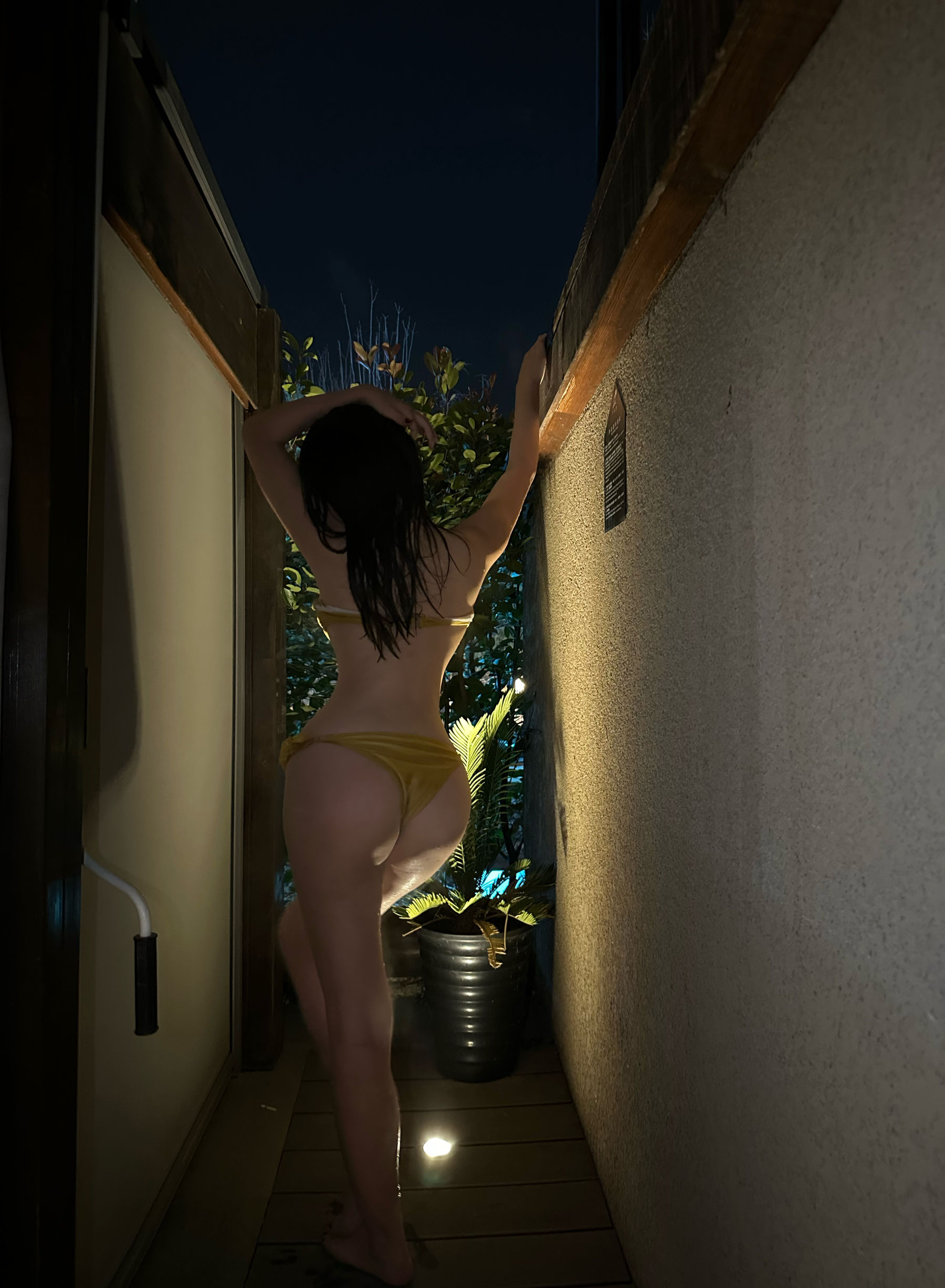 奶寶妹紙 深夜游泳池-第1章-图片17