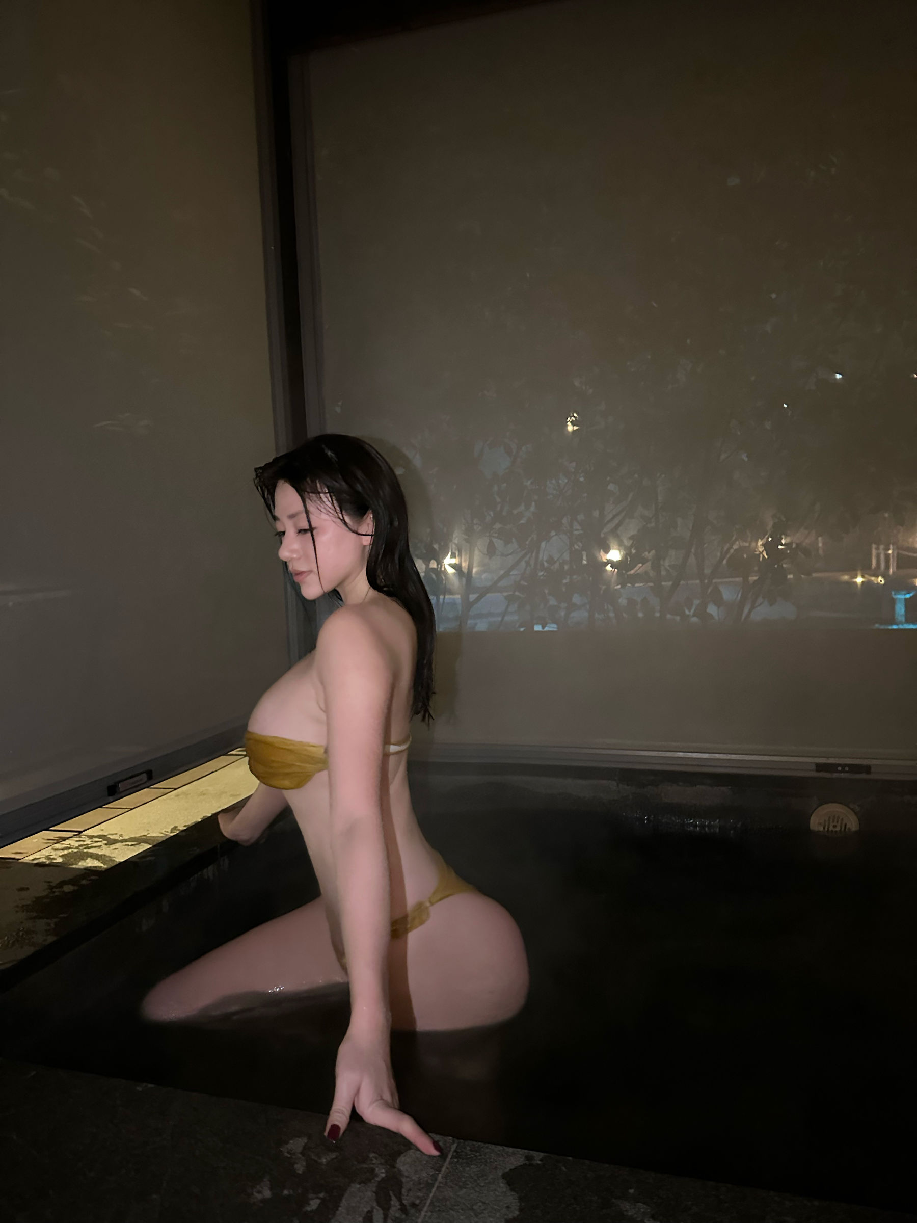奶寶妹紙 深夜游泳池-第1章-图片21