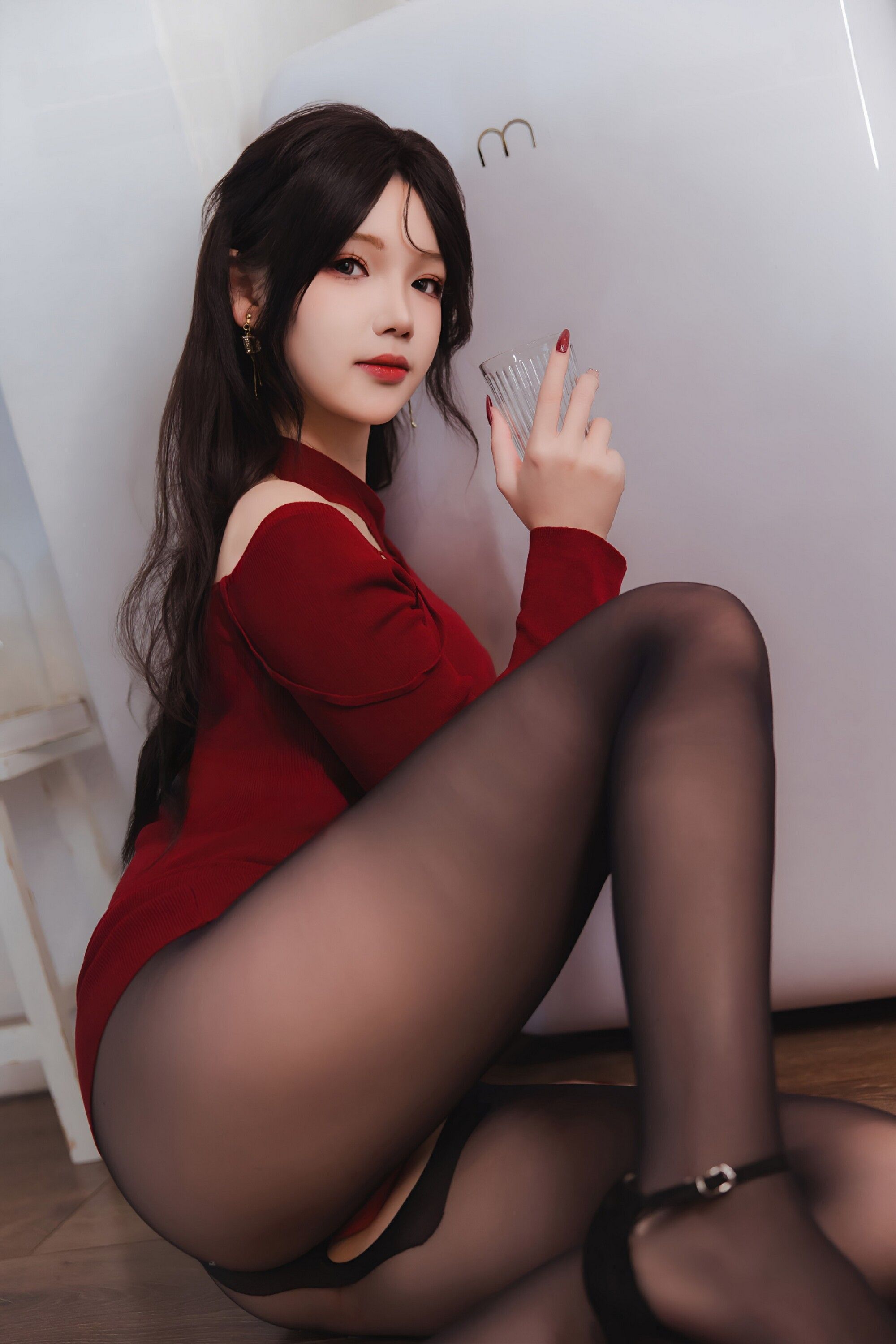 【網路收集系列】福利姬 雪晴《 紅裙黑絲小嬌妻 》VIP福利帖全【68P】-第1章-图片32