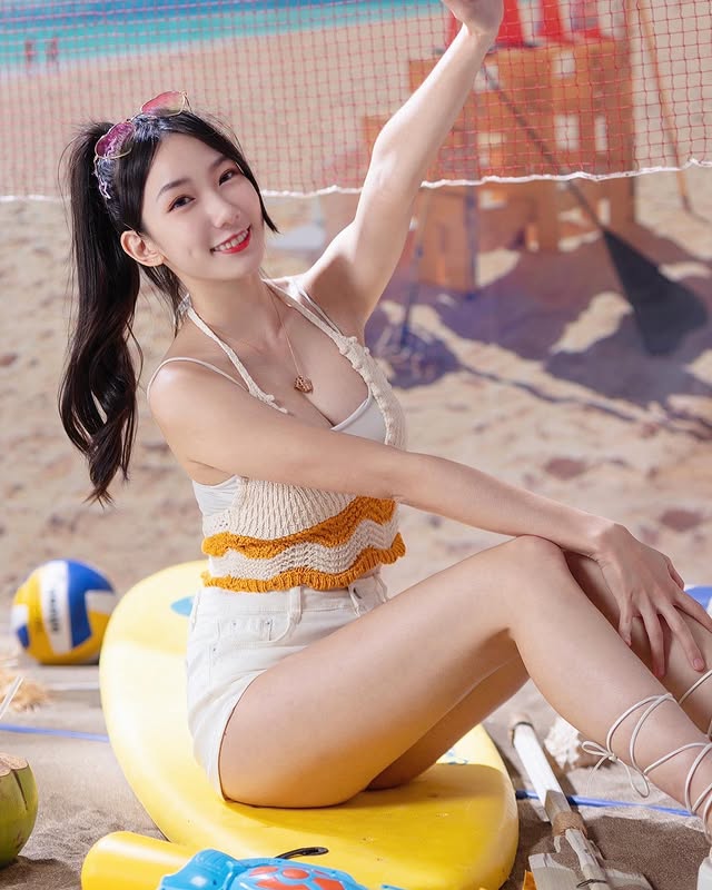 富邦啦啦隊女神檸檬NuBra意外滑落!舞台驚險瞬間險走光-第1章-图片5