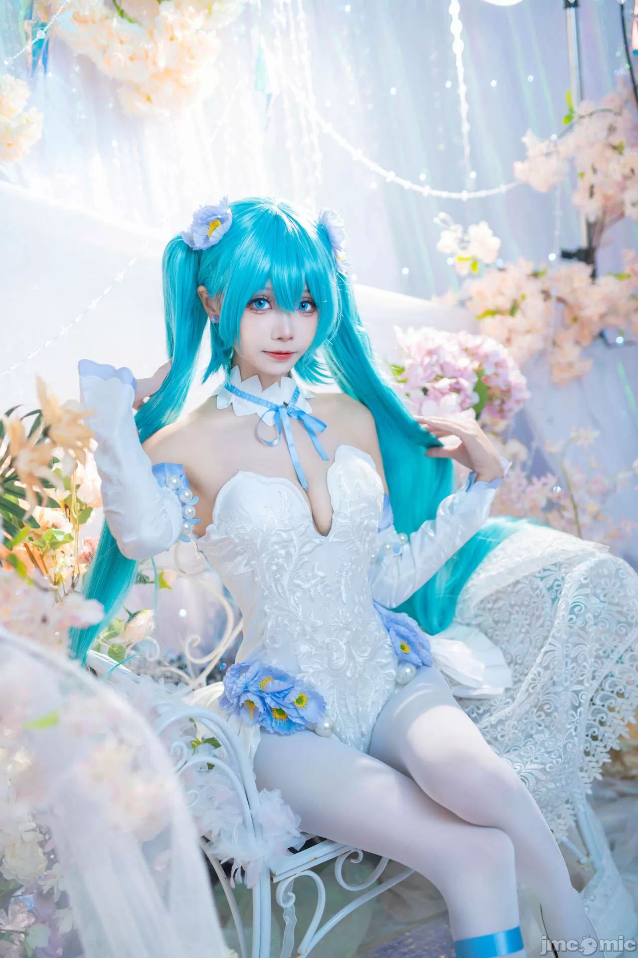 Ashley Aiwest with Cosplay