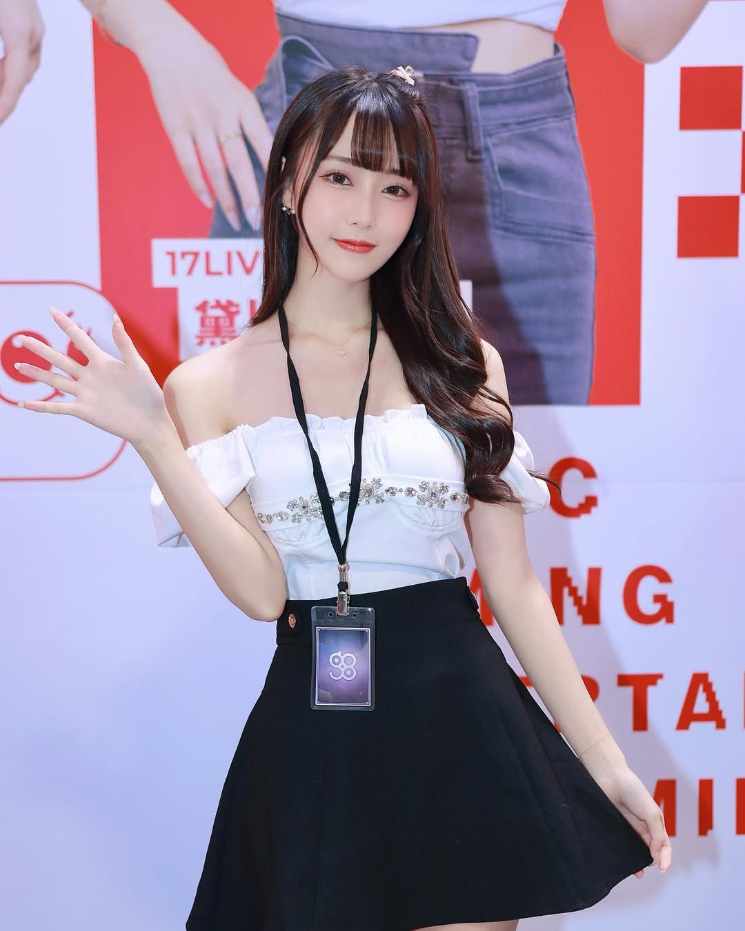 「瑋庭Angela」腰束奶澎 可愛中帶點性感  IG推特美女-第1章-图片5