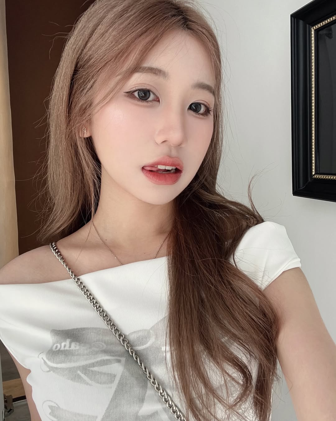 「ㄧㄊ」Ｓ型姣好身段好吸睛 辣到不行  IG推特美女-第1章-图片3