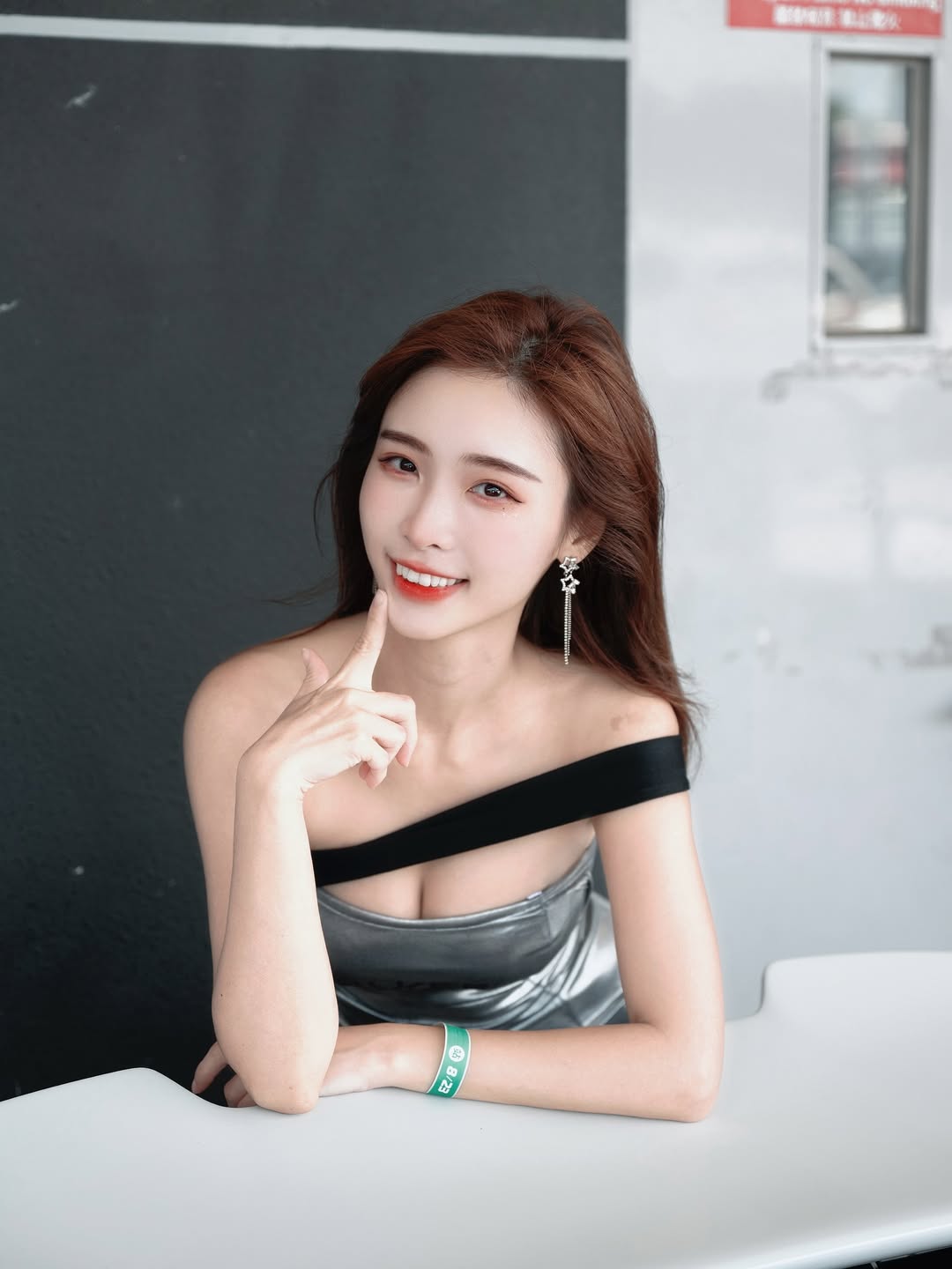 「邱書書」甜美臉龐 水靈大眼超級吸睛  IG推特美女-第1章-图片1