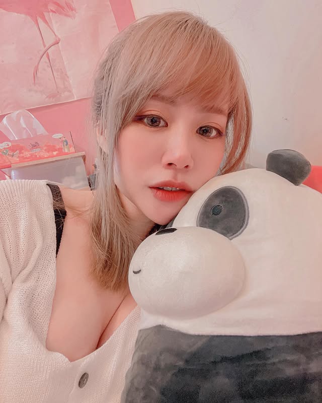 爆笑！高雄黑絲襪OL遭「兩雞夾擊」 網友笑翻：雞不可失！  IG推特美女-第1章-图片4