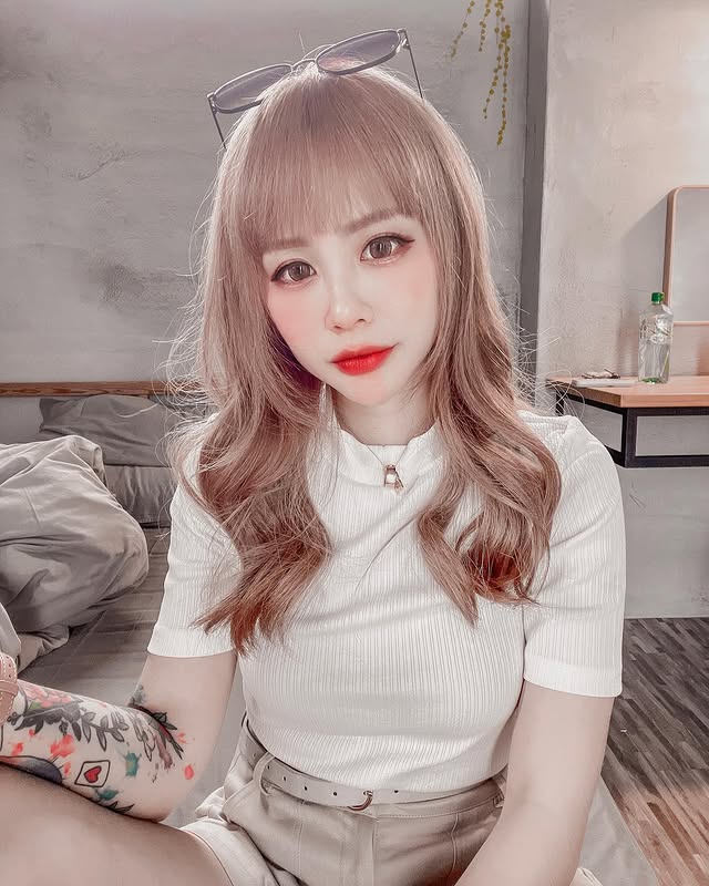 爆笑！高雄黑絲襪OL遭「兩雞夾擊」 網友笑翻：雞不可失！  IG推特美女-第1章-图片3